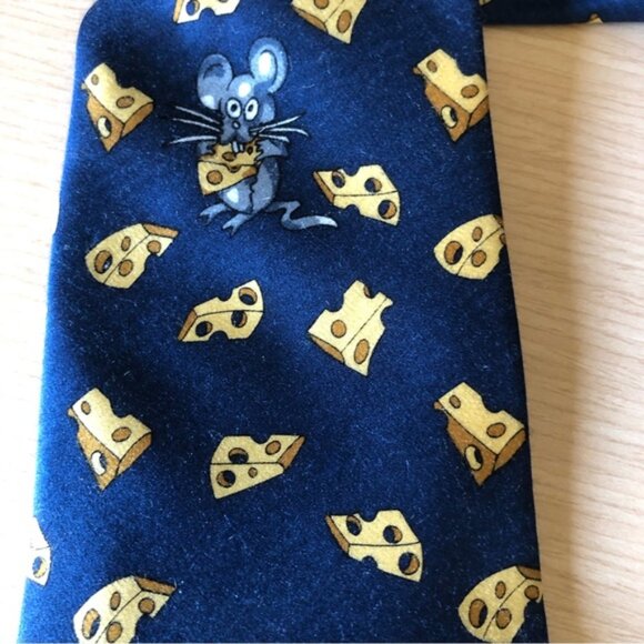 💕2/$30 💕Robin Ruth 100% Silk Mouse & Cheese Patterned Tie - Picture 3 of 5